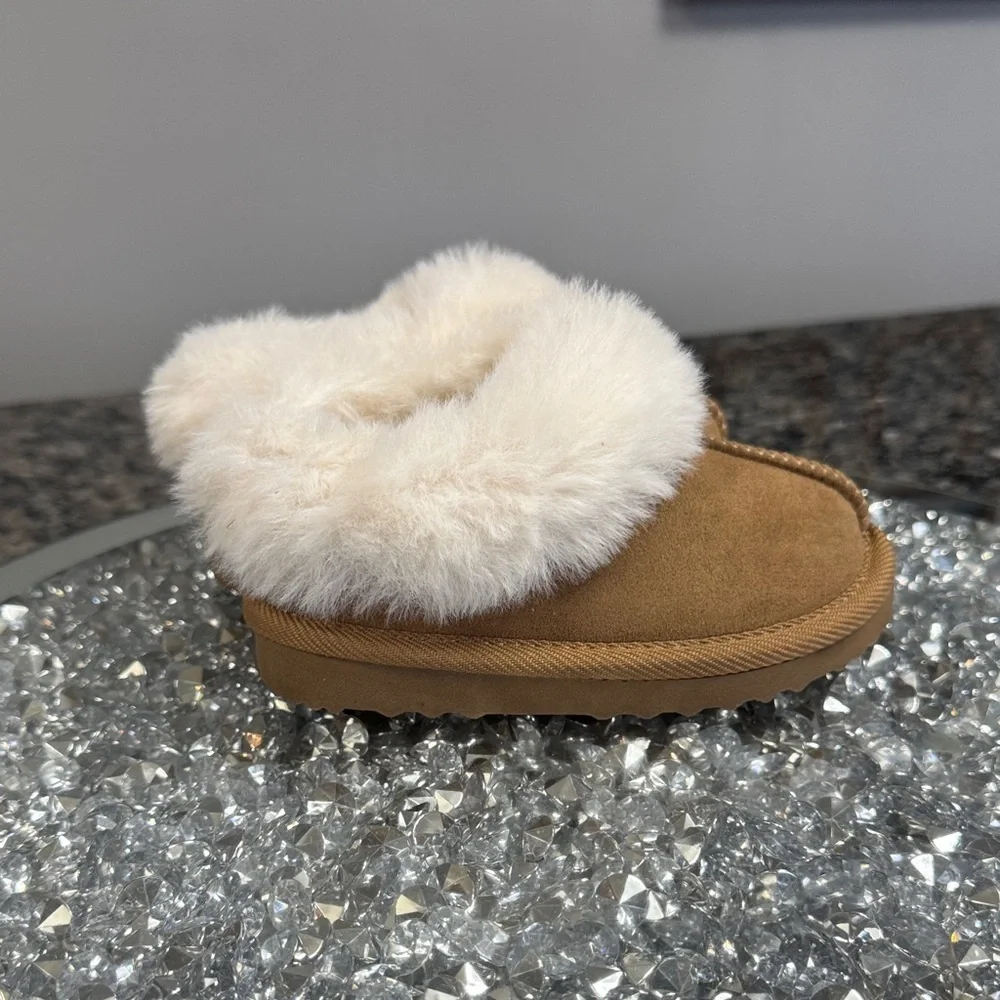 Faux Fur Trim Slipper - Camel and Cream NWOT 7T